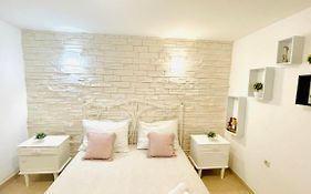 Colorful And Happy Apartment Sukosan - With Parking