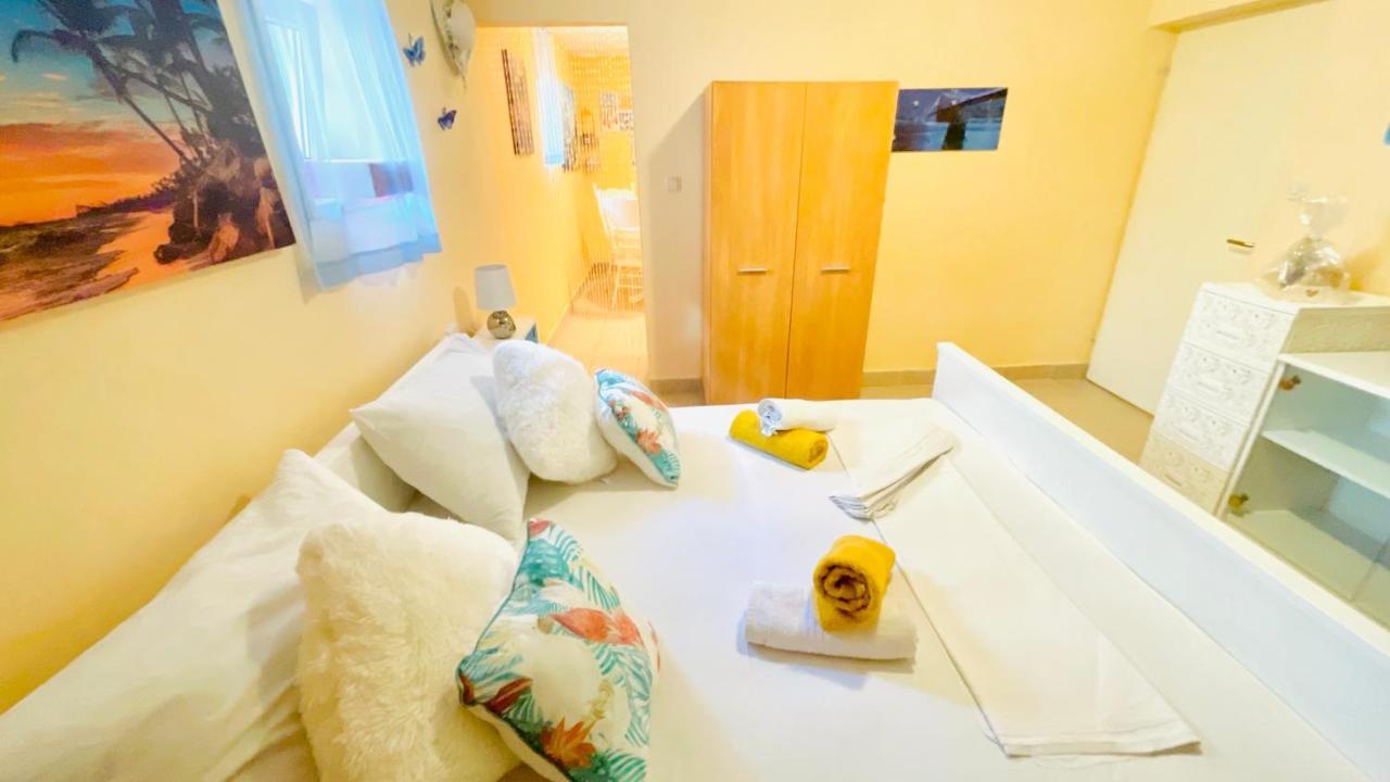 Colorful And Happy Apartment Sukosan - With Parking Exterior photo