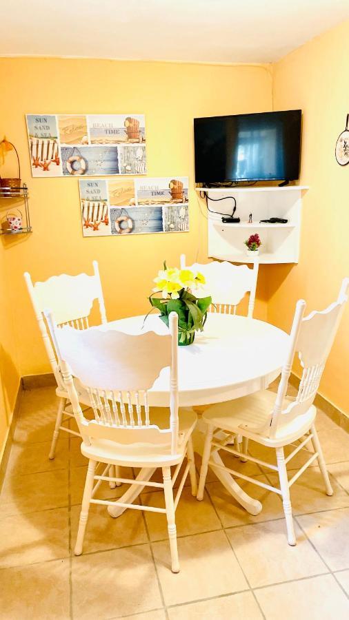 Colorful And Happy Apartment Sukosan - With Parking Exterior photo