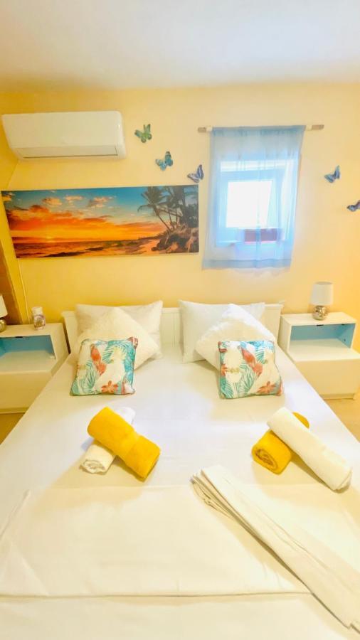 Colorful And Happy Apartment Sukosan - With Parking Exterior photo