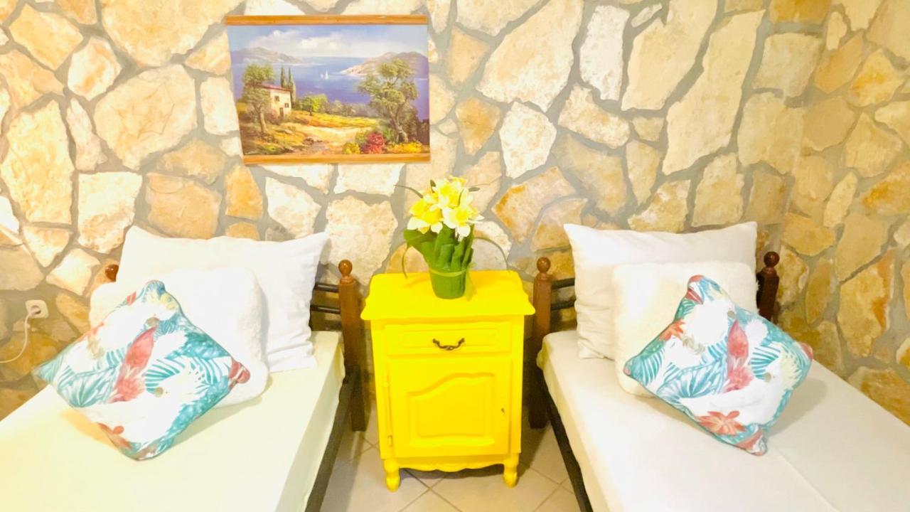Colorful And Happy Apartment Sukosan - With Parking Exterior photo